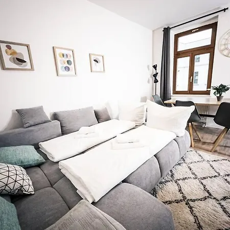 ⋙ Stilvolle Mit 2 Schlafzimmern & Balkon ⋘ Apartment *