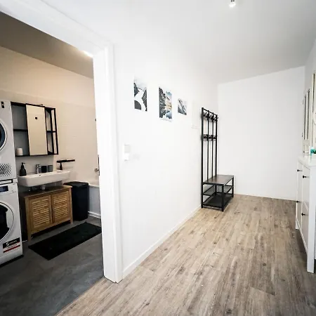 Apartment ⋙ Stilvolle Mit 2 Schlafzimmern & Balkon ⋘ *