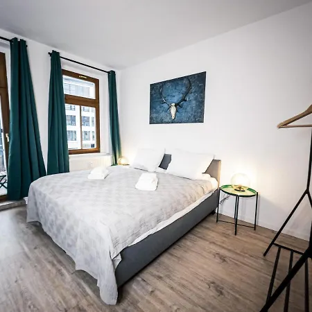 Apartment ⋙ Stilvolle Mit 2 Schlafzimmern & Balkon ⋘ *